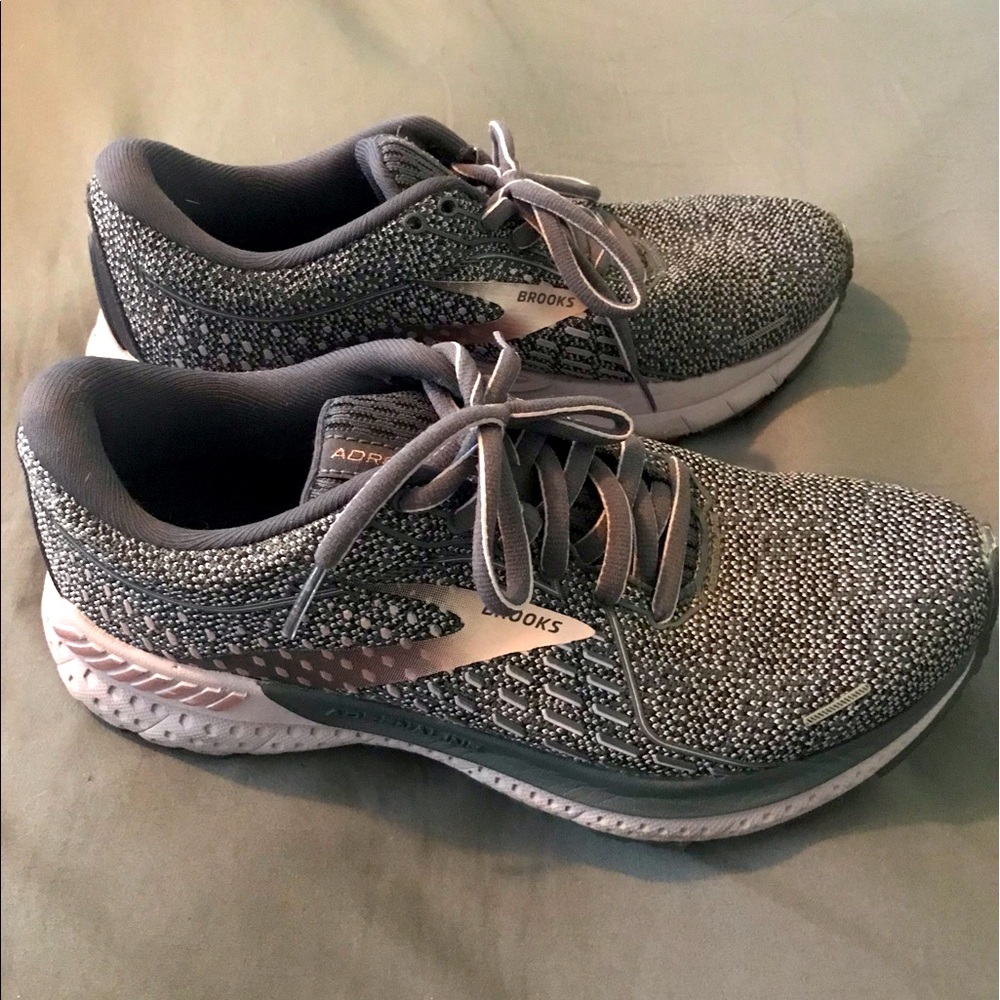 Brooks Adreneline GTS 21 running shoes in excellent condition